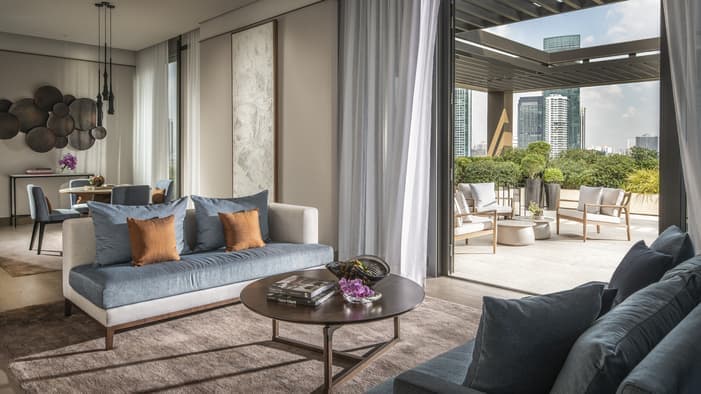 Deluxe Palm Court Room