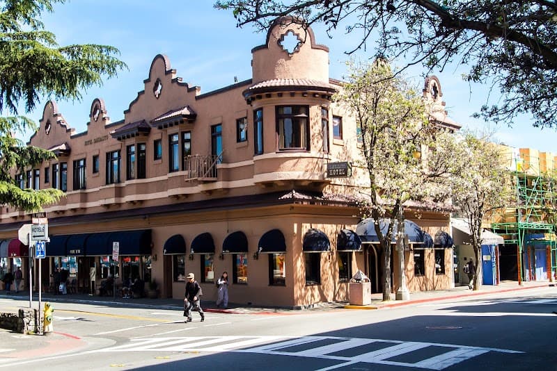 Downtown Sausalito Galleries and Boutiques