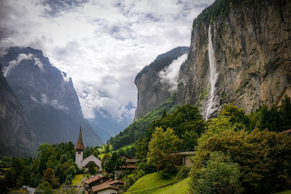 Lauterbrunnen Valley Walk