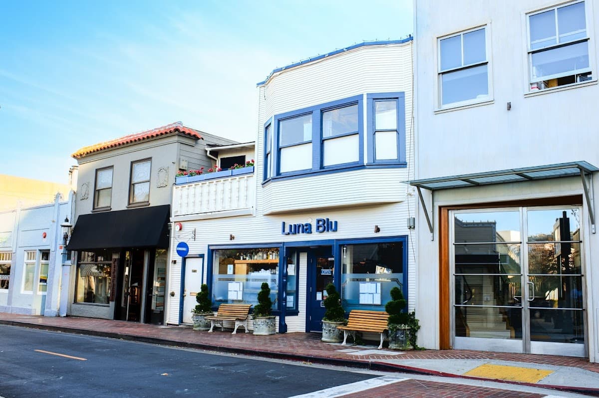 Romantic Tiburon Retreat: Bayside Bliss and Sunset Kisses