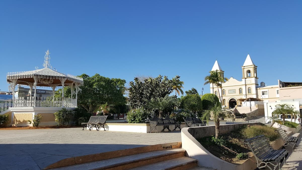 Plaza Mijares Exploration and Shopping