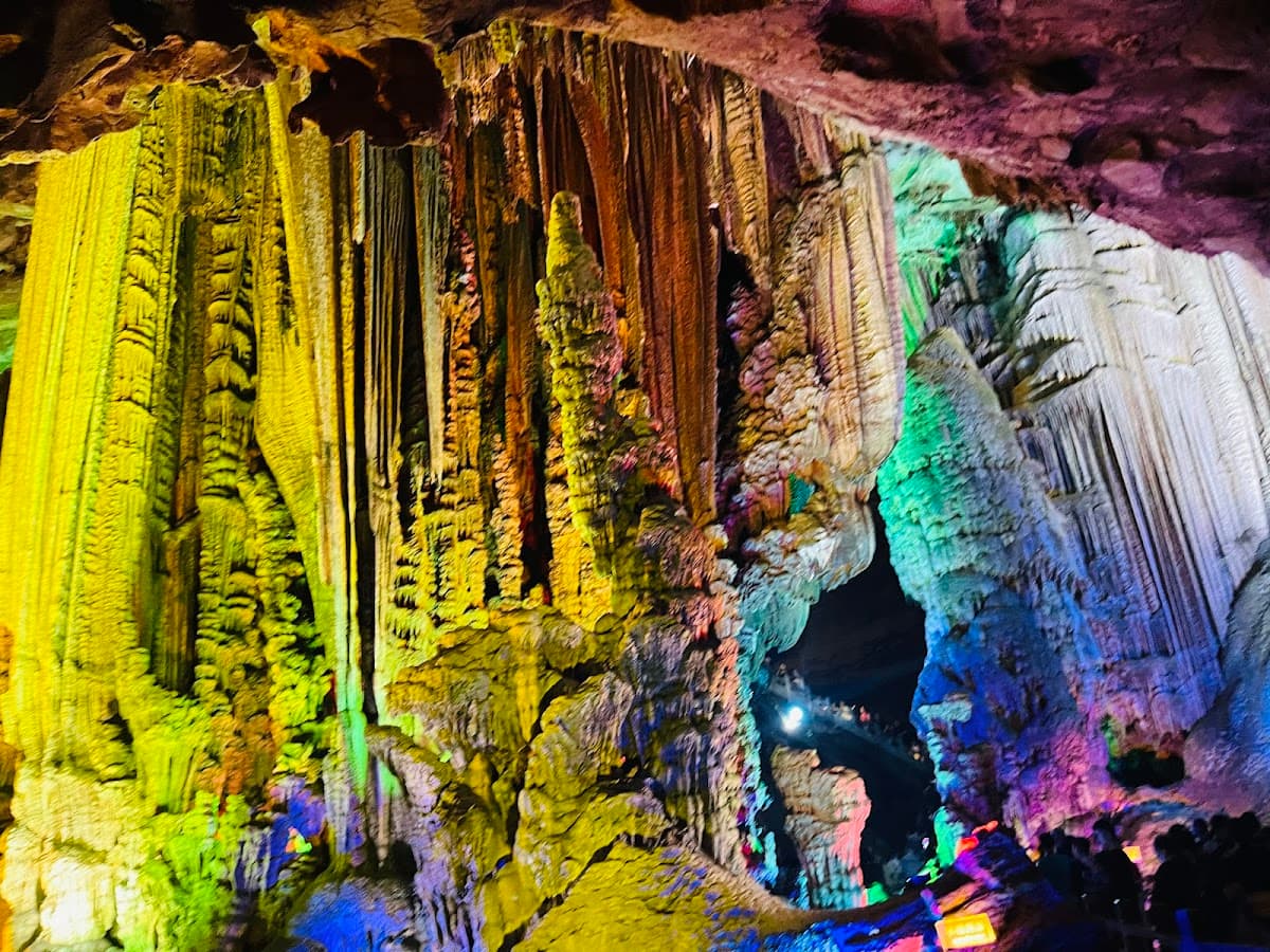 Reed Flute Cave (Ludi Yan)