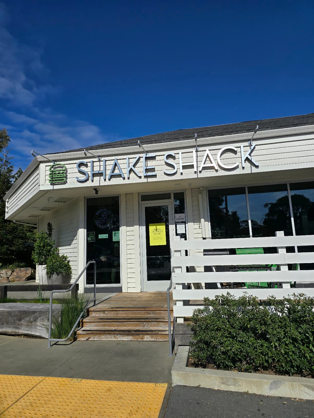 Shoestring Day in Larkspur: Ferry Views, Trails & Tasty Bites