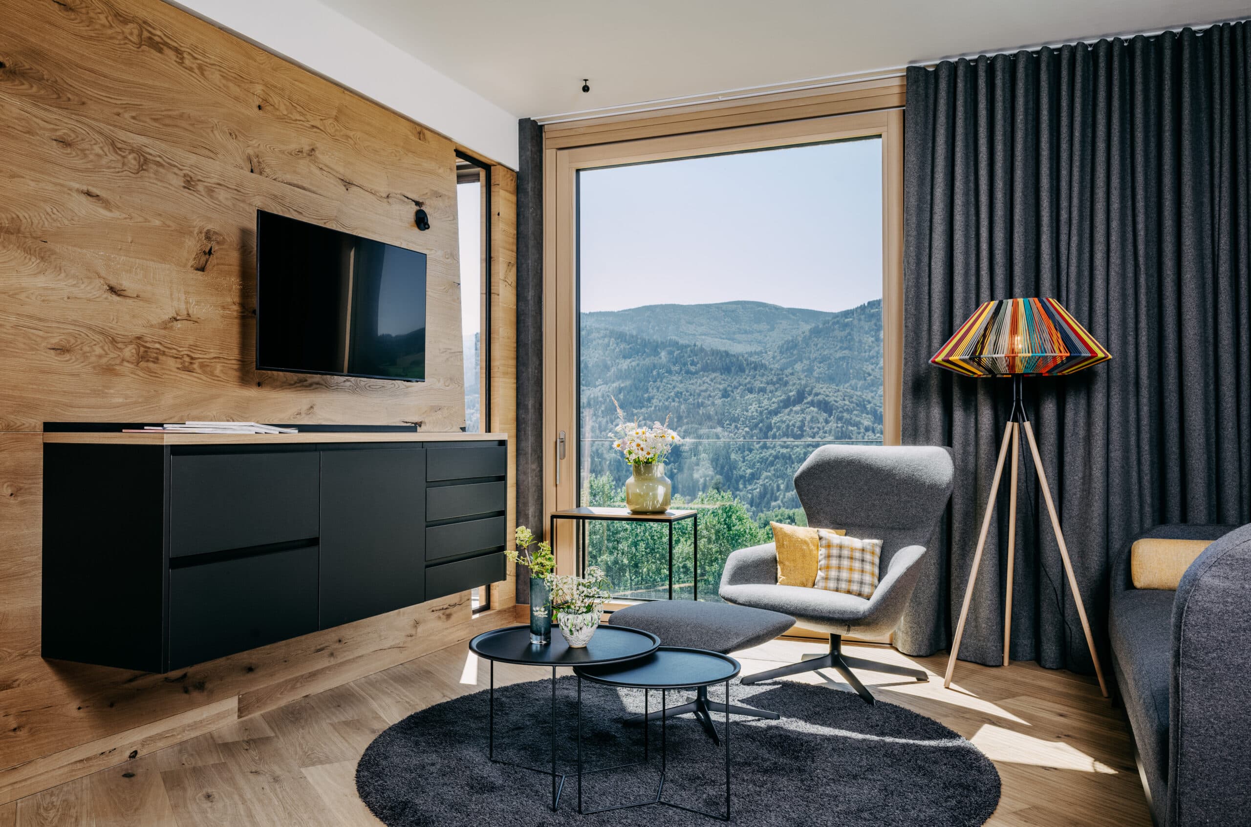 FavoriteSuite Mountain World