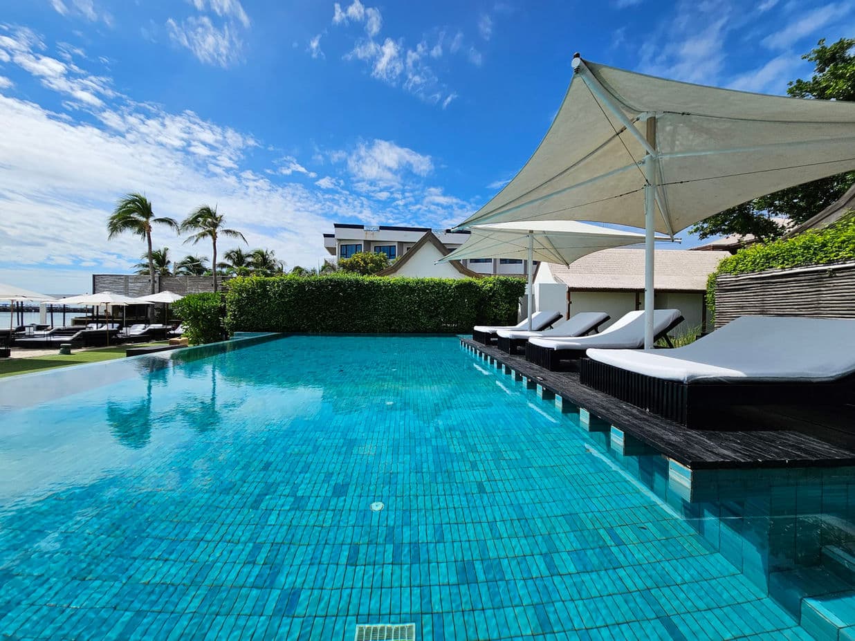 Oceanbed Jacuzzi Villas
