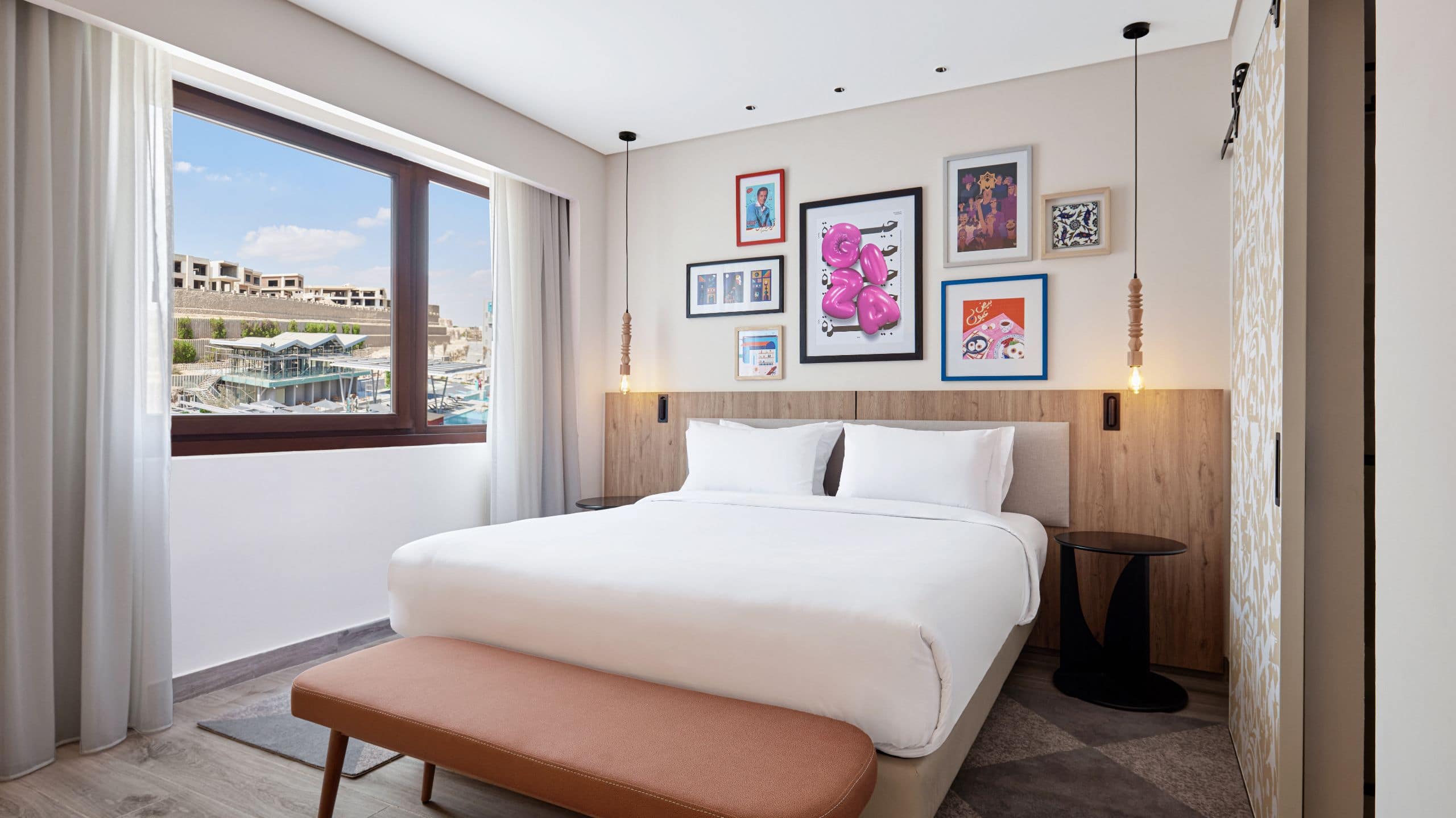 1 King Bed (City View)