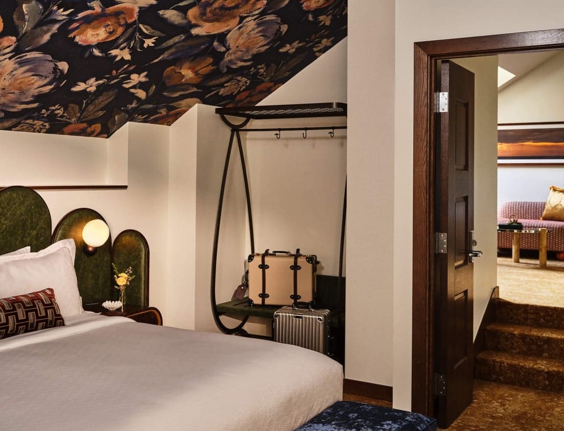 Deluxe Classic Guest Room