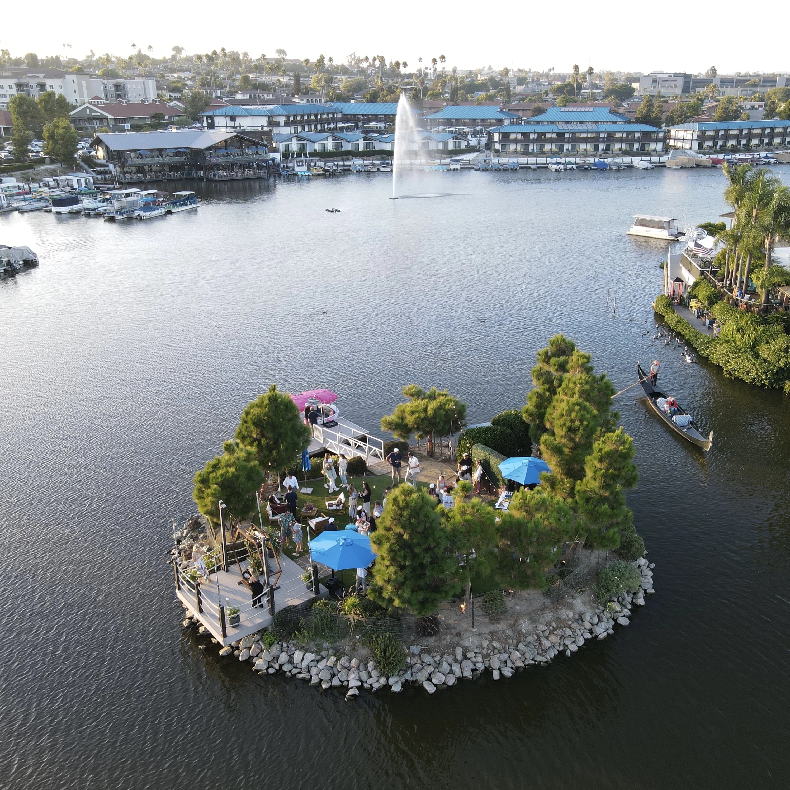 Lakehouse Hotel and Resort