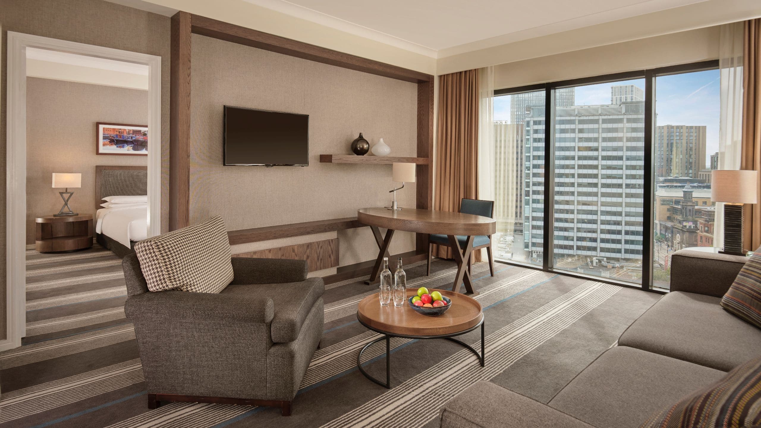 1 King Bed Club Access