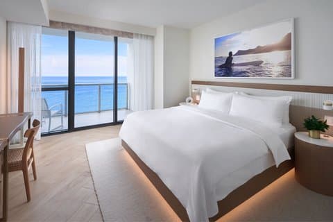 E-WOW Oceanfront Suite