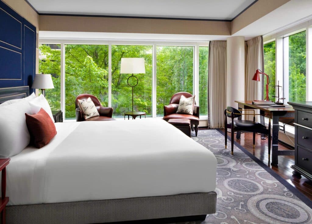 Grand Deluxe Corner Room