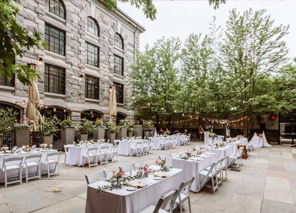 Deluxe Courtyard King