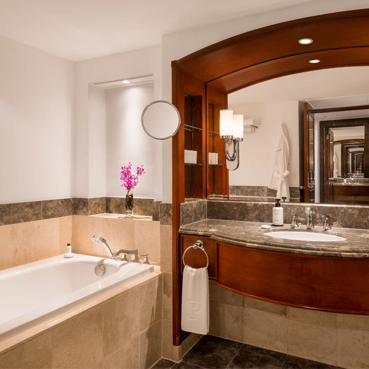 Peninsula Suite