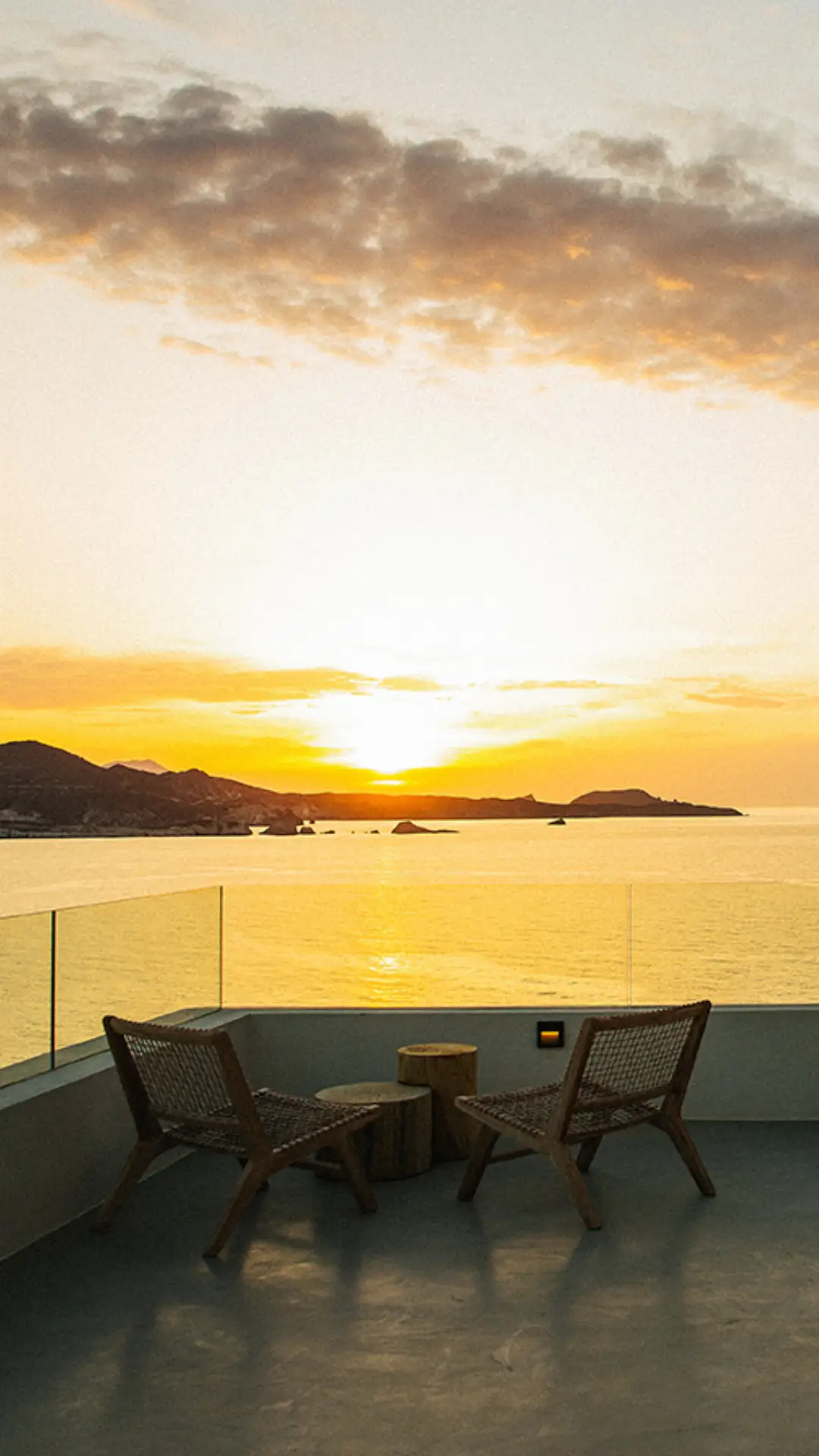 Domes White Coast Milos