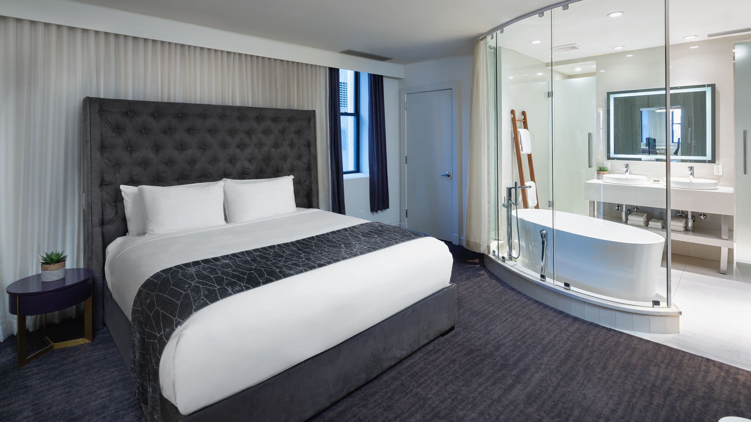1 Bedroom King High Floor Suite Platinum