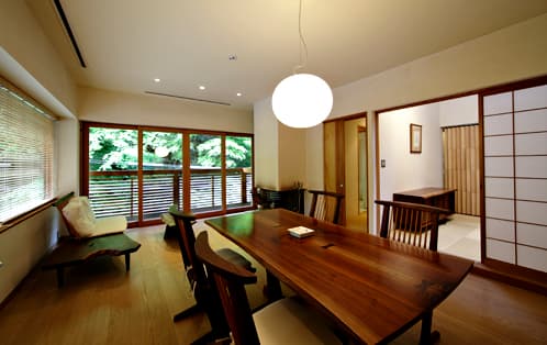 Western-Style Suite (洋室)