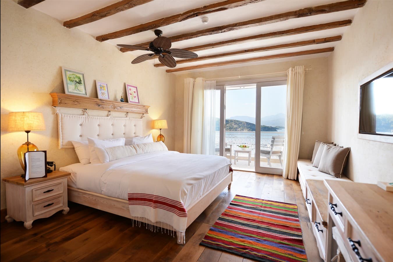 Deluxe Suite (Terrace Jacuzzi, Sea View)