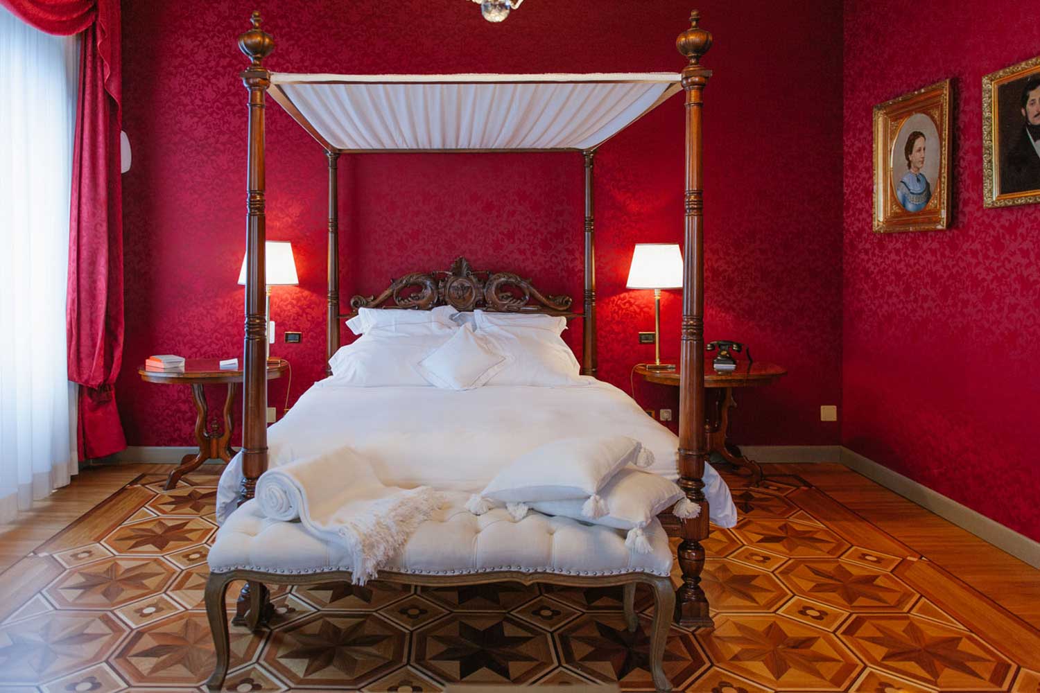 Junior Suite — Leila & Samar
