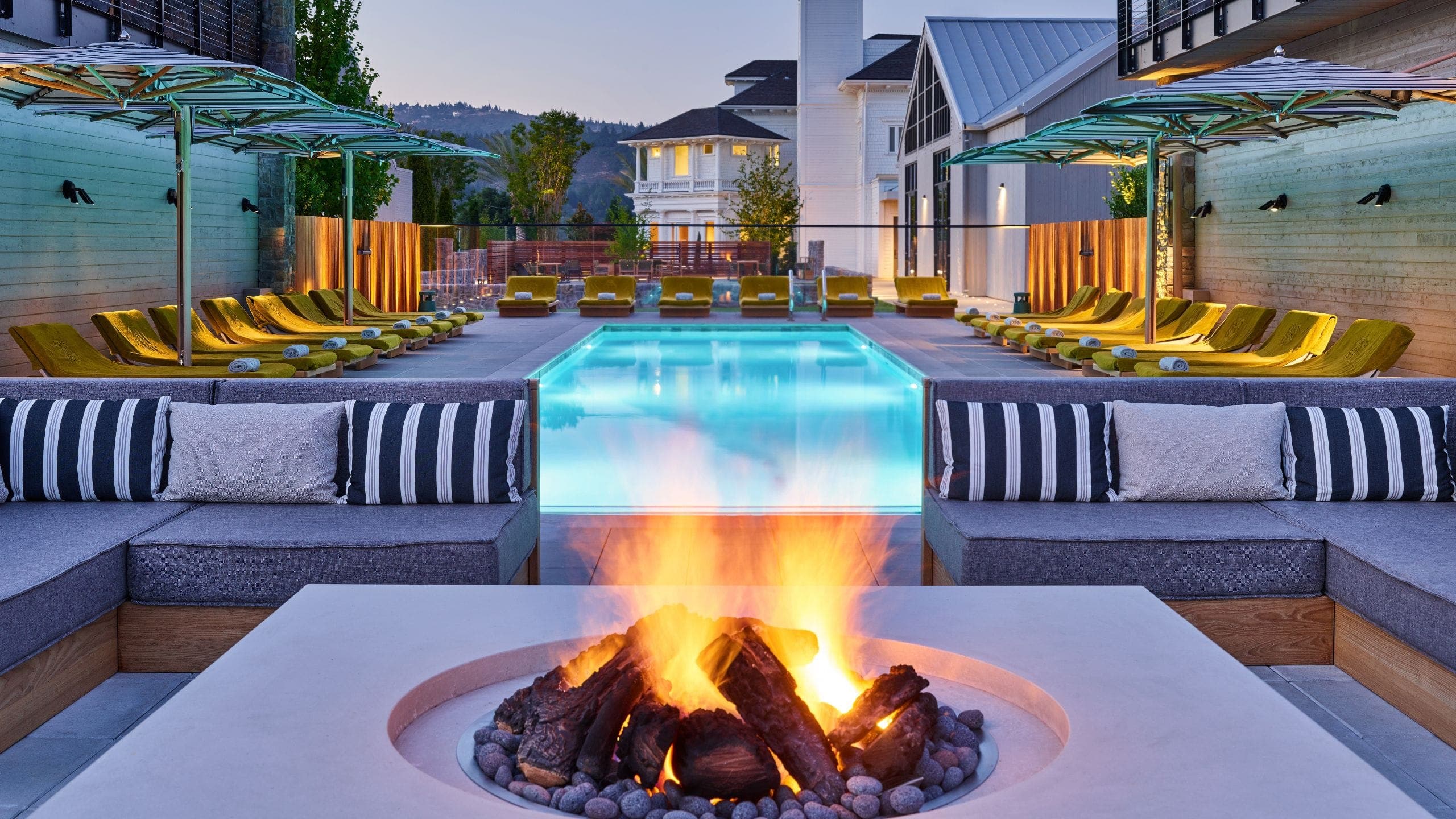 Vineyard King Pool View Balcony