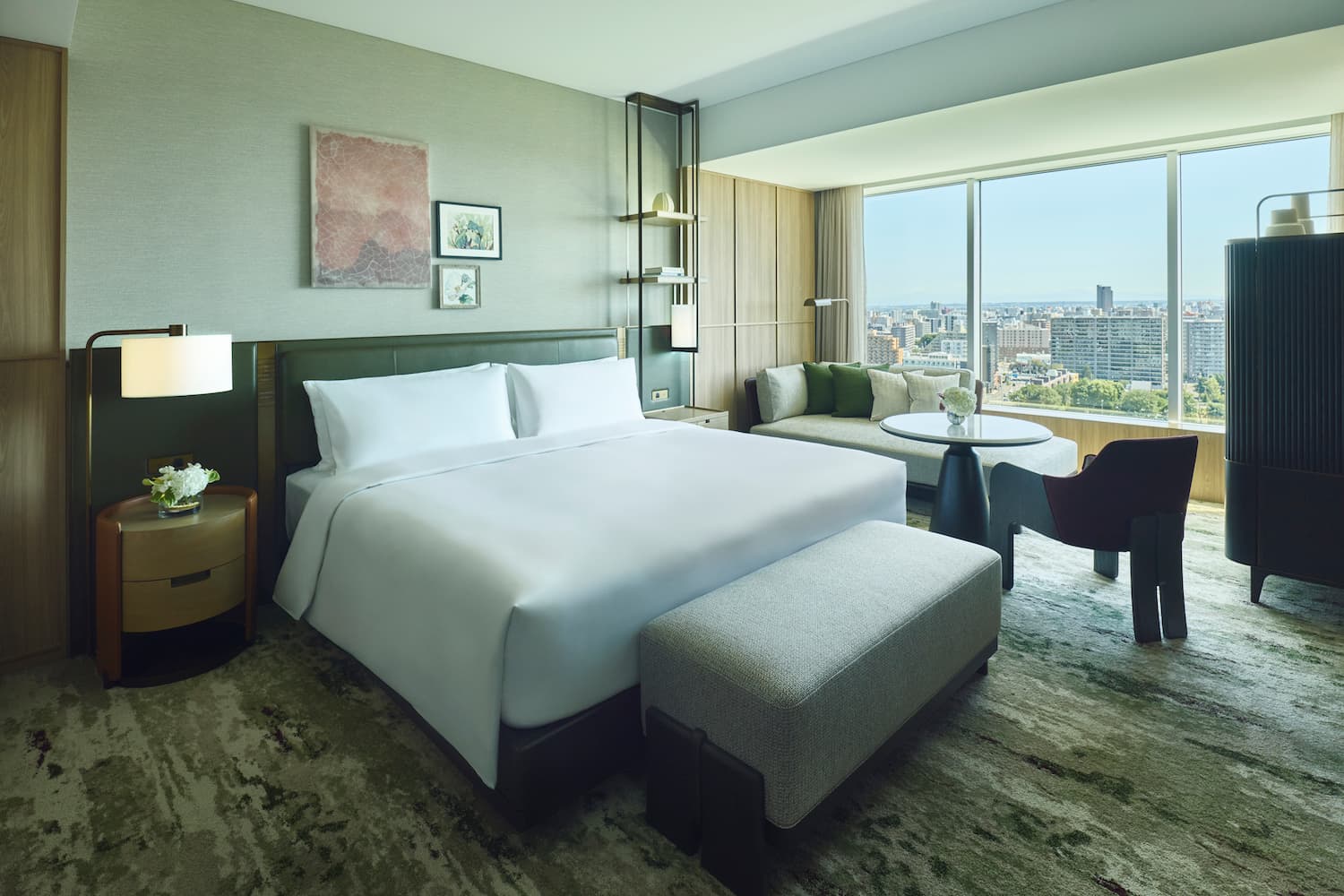 1 King Premium Club Lounge Access
