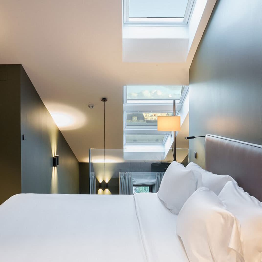 Hodei — Bay Window Suite