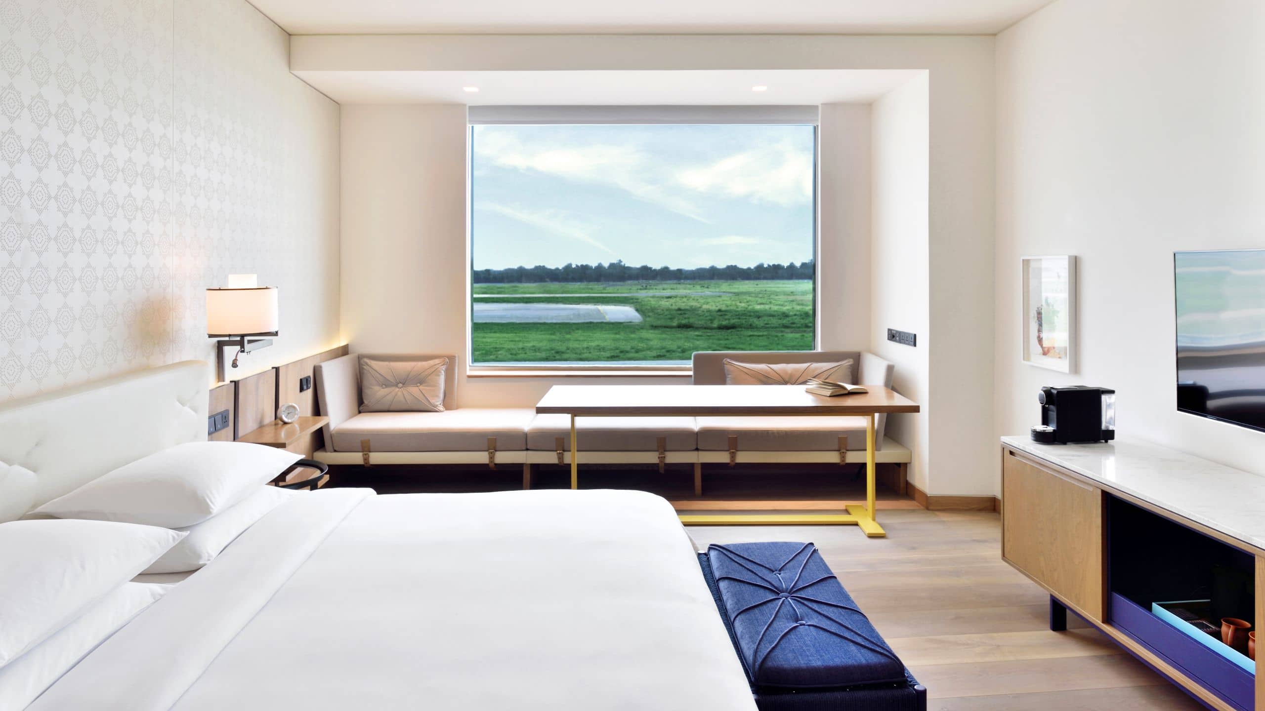 1 King Bed, Deluxe