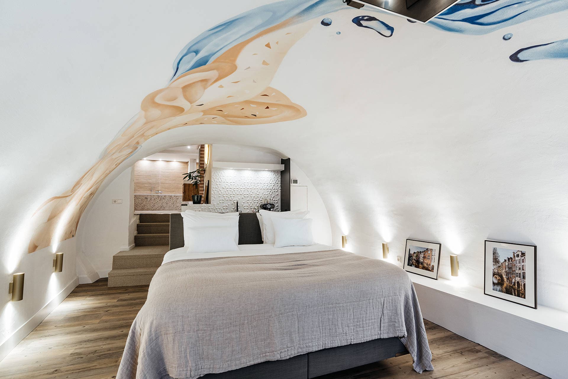 The Utrecht Canal — Rooftop Room
