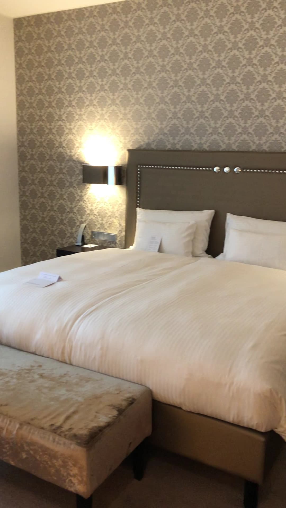Deluxe Pool Suite
