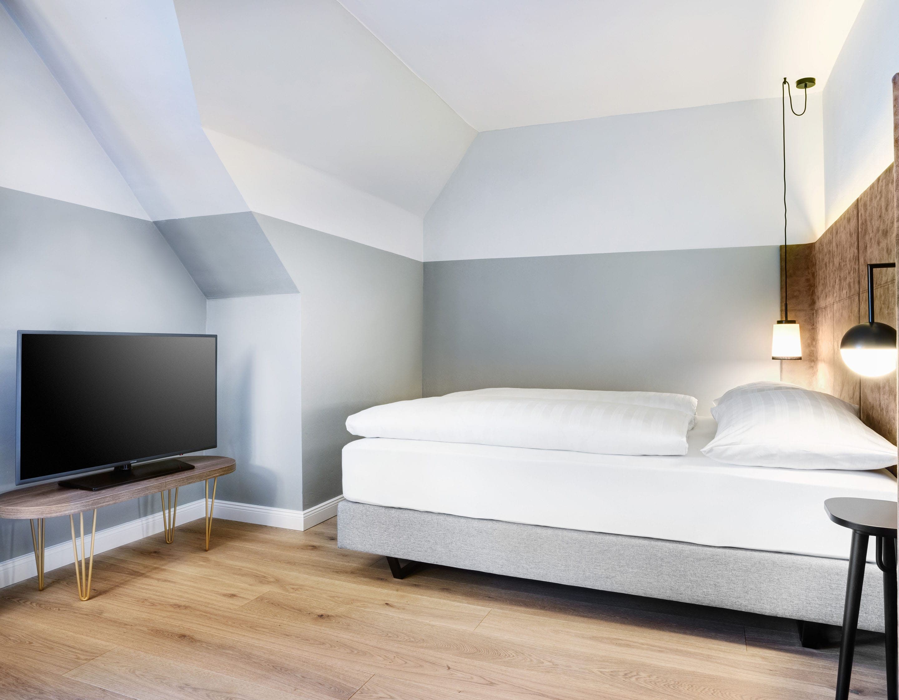 Double Room Economy