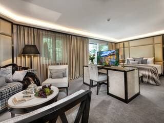 Pavarotti Junior Suite