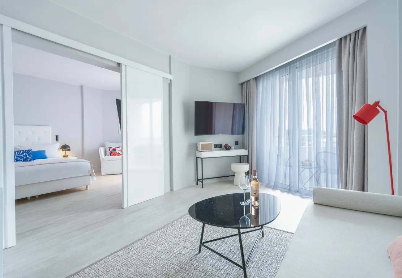 Ivory Junior Suite (Side Sea View)