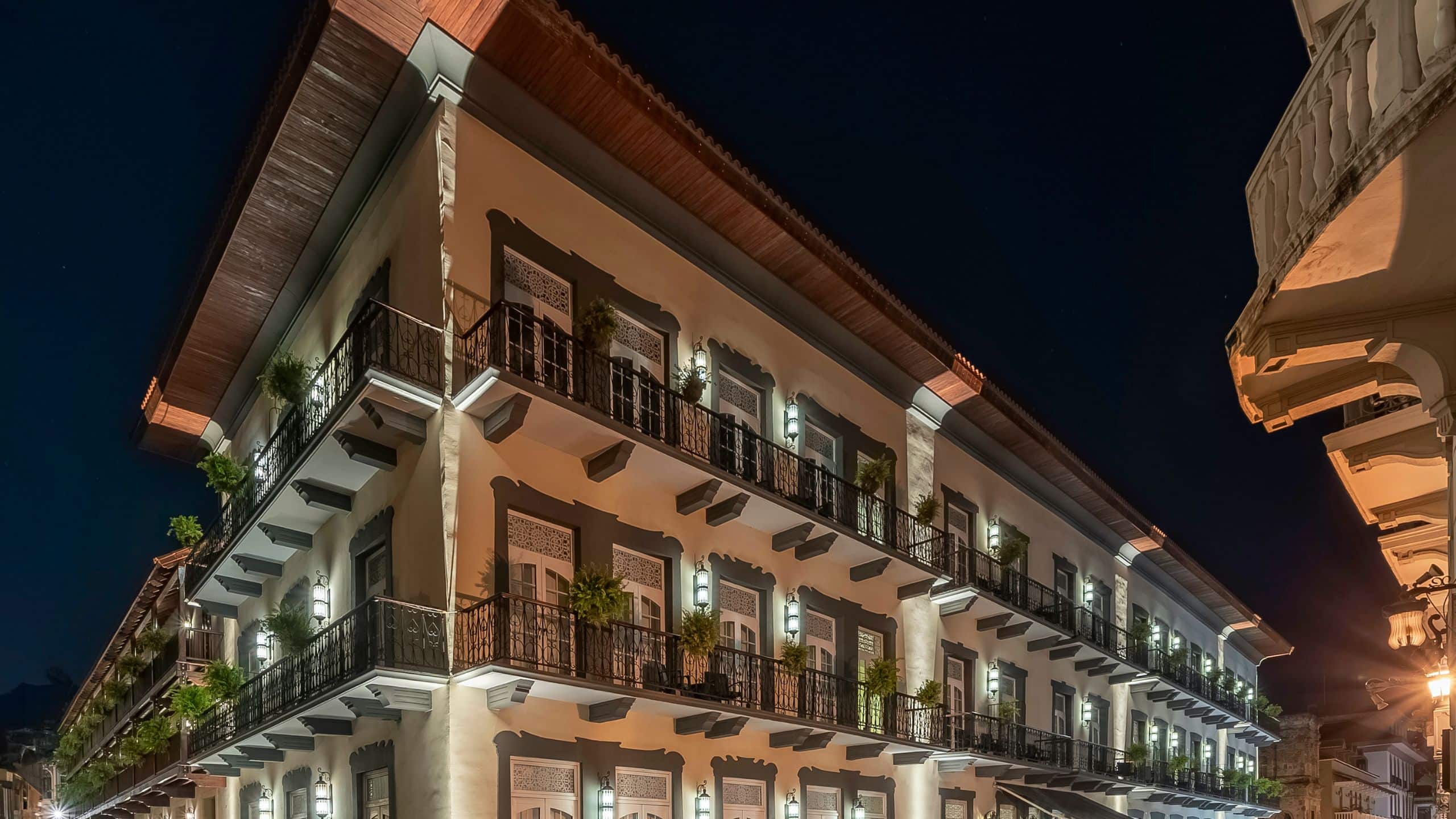 One King Bed | Casco View