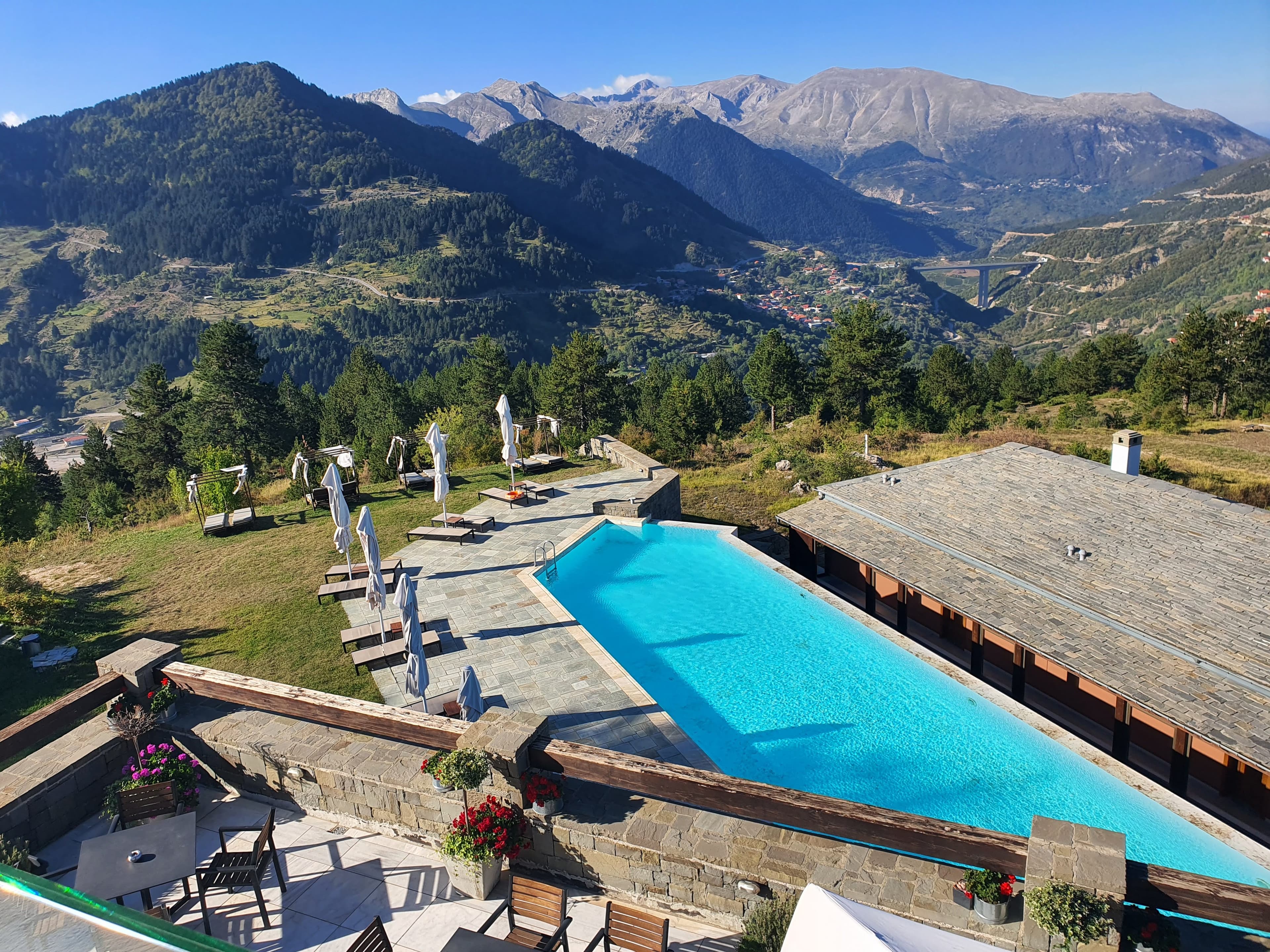 Premium Suite with Mountain View