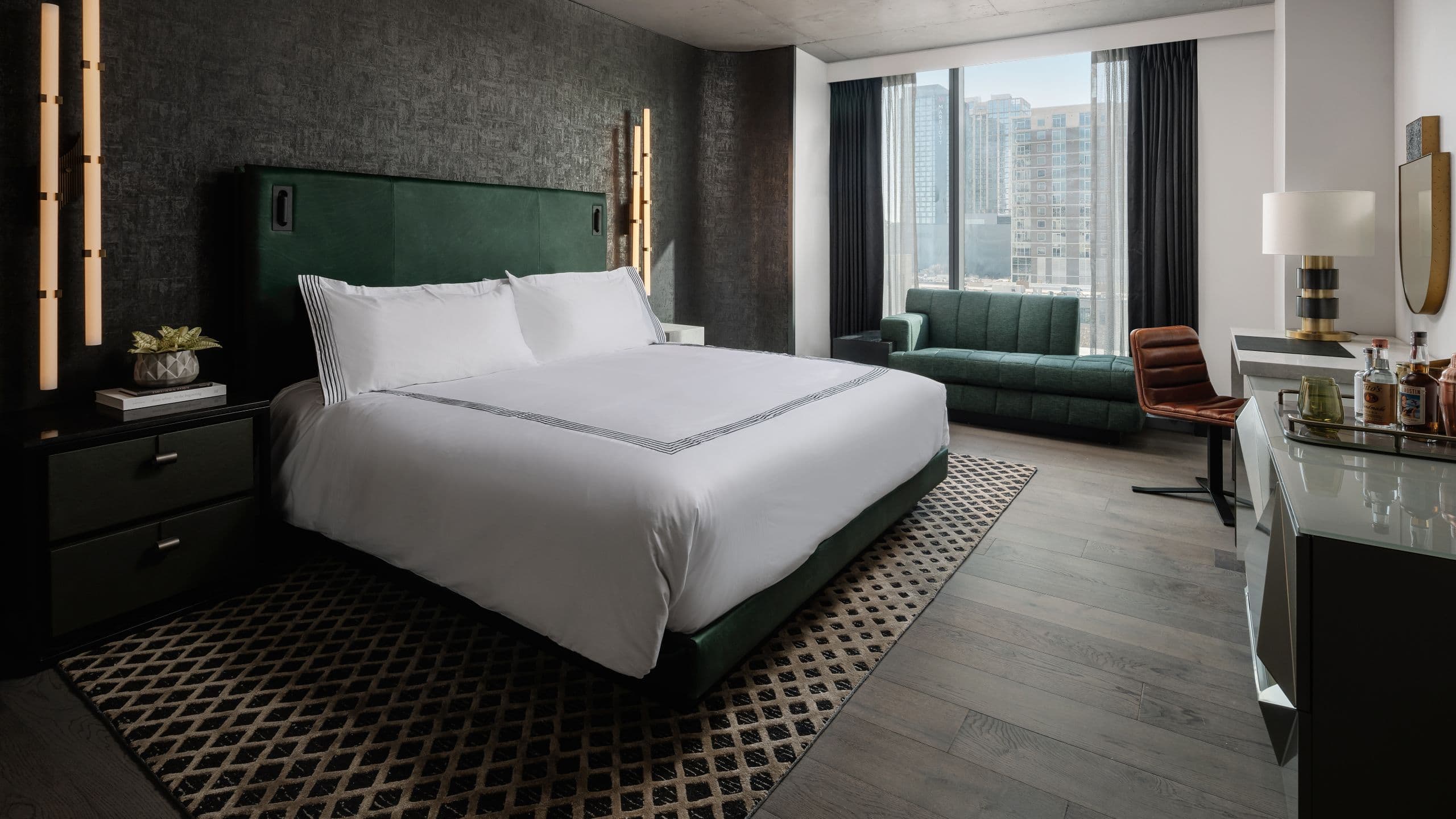 1 King Bed