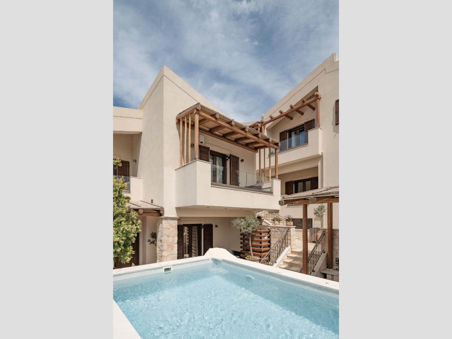 Manili Boutique Suites & Villas