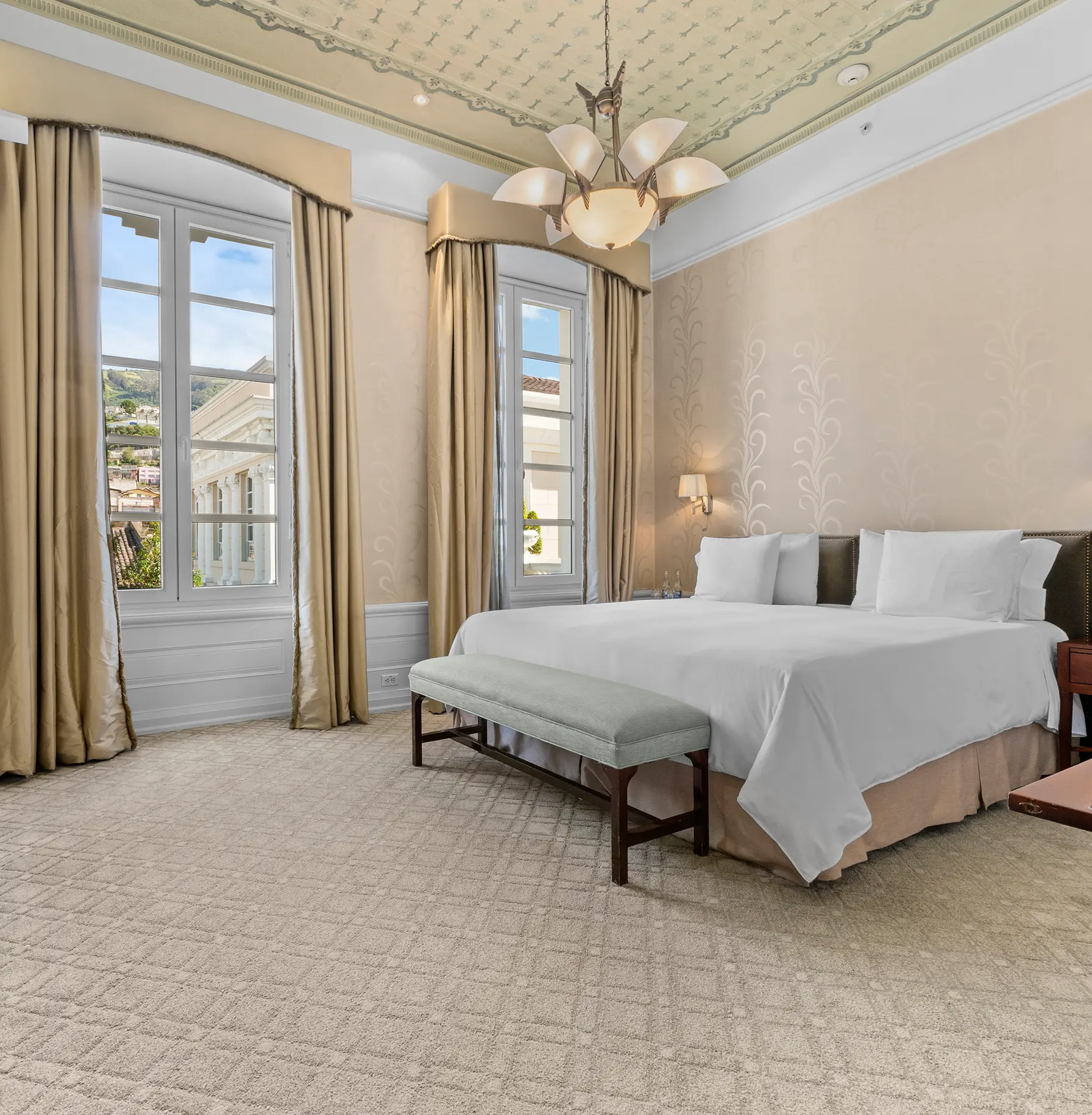 Junior Suite (Tearoom)