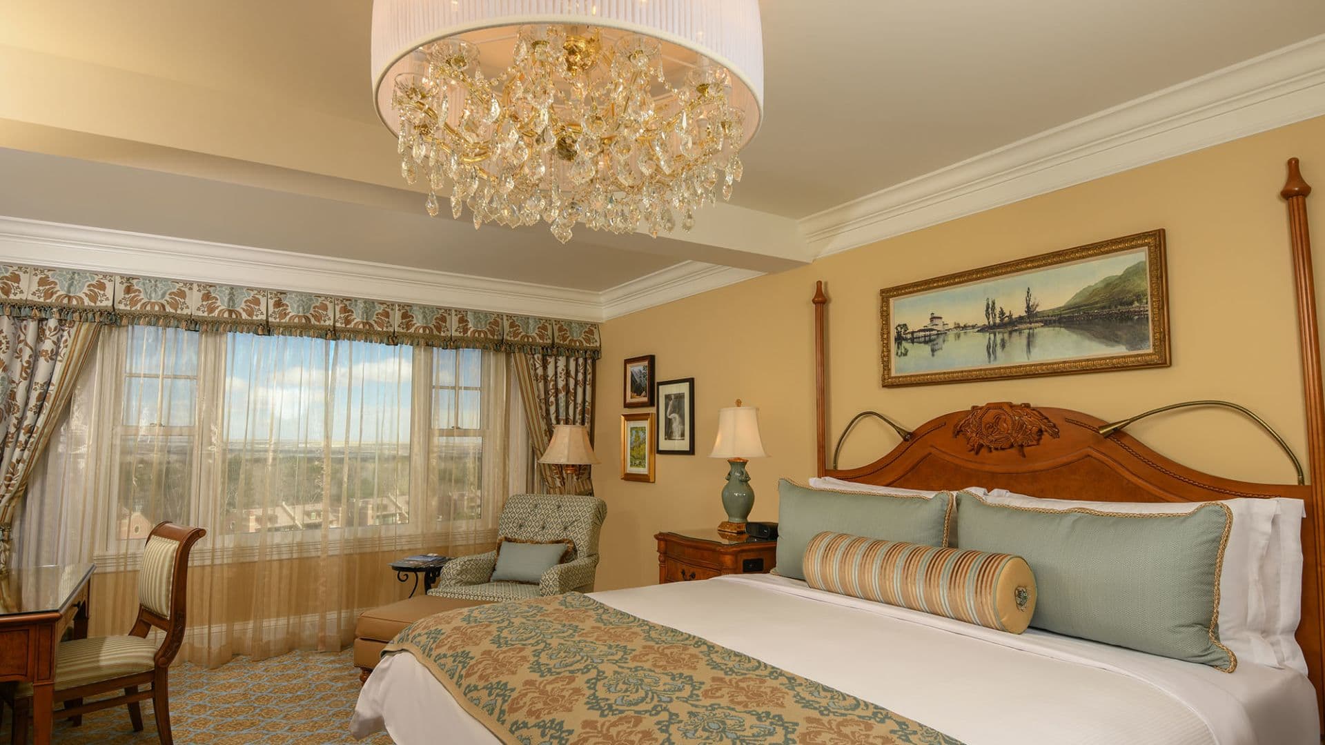Carlton Suite