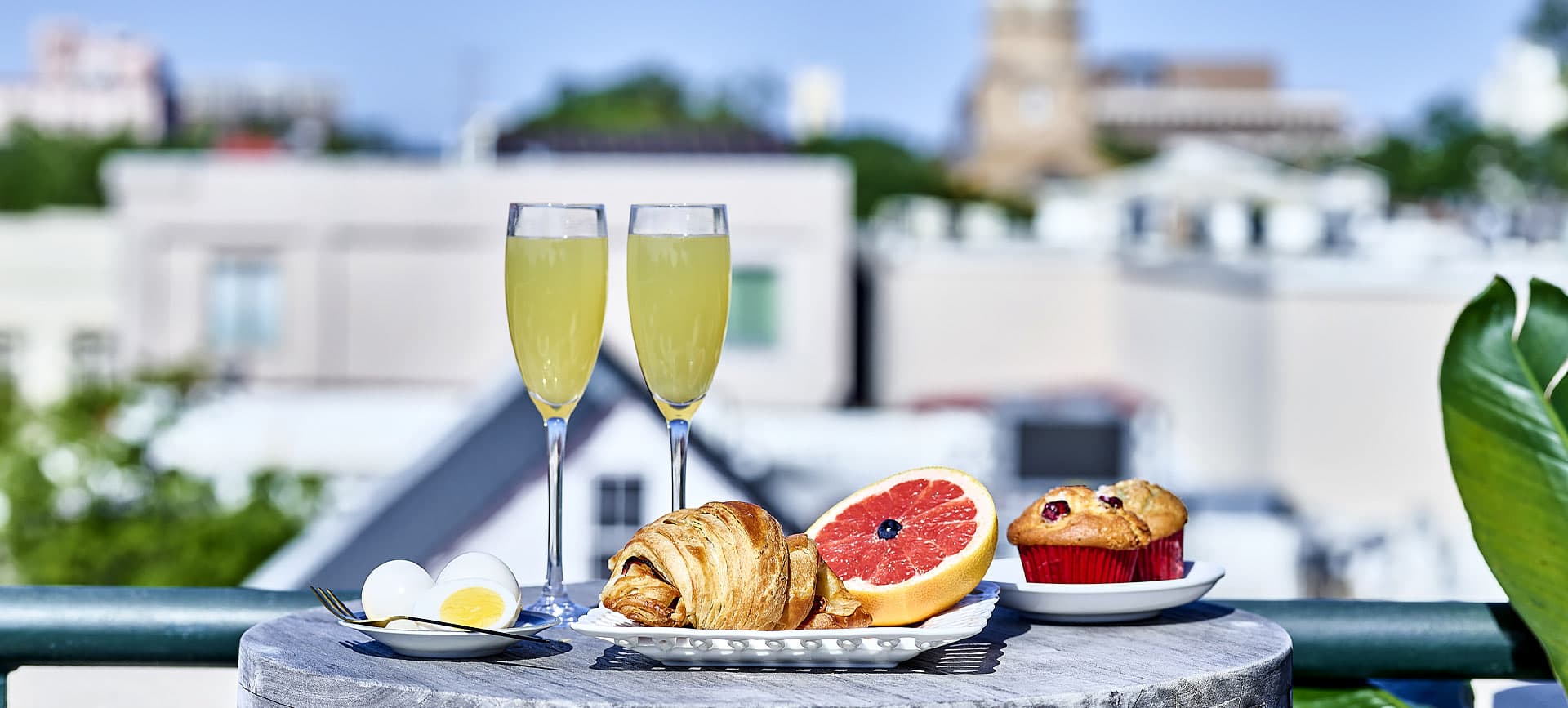 Deluxe King Balconette