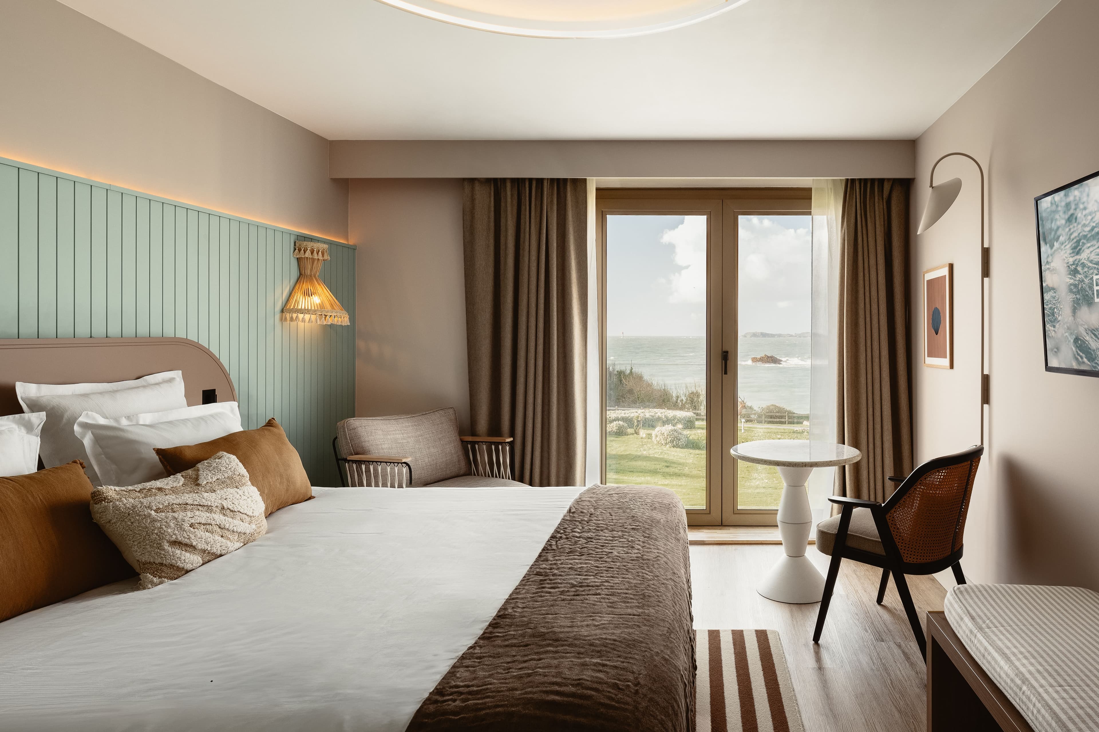 Classic Room — Partial Sea View