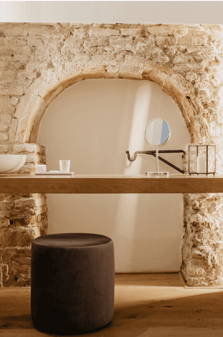 Deluxe Column Junior Suite