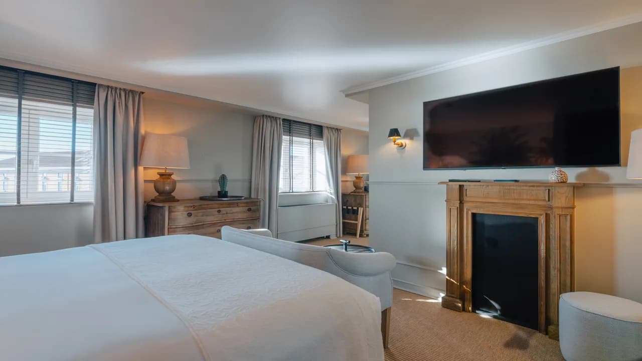 Deluxe Suite