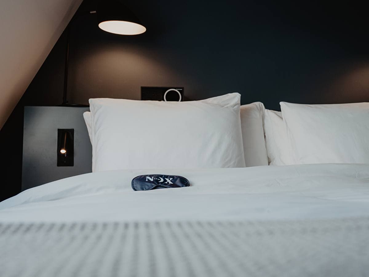 Crescent Moon | Medium Room