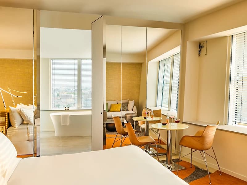 Executive Corner Room – Panoramic Paris/Eiffel Tower