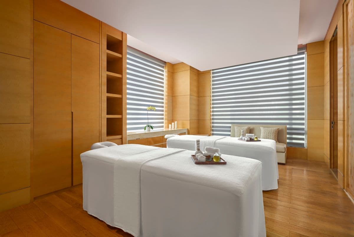 Corner King Room
