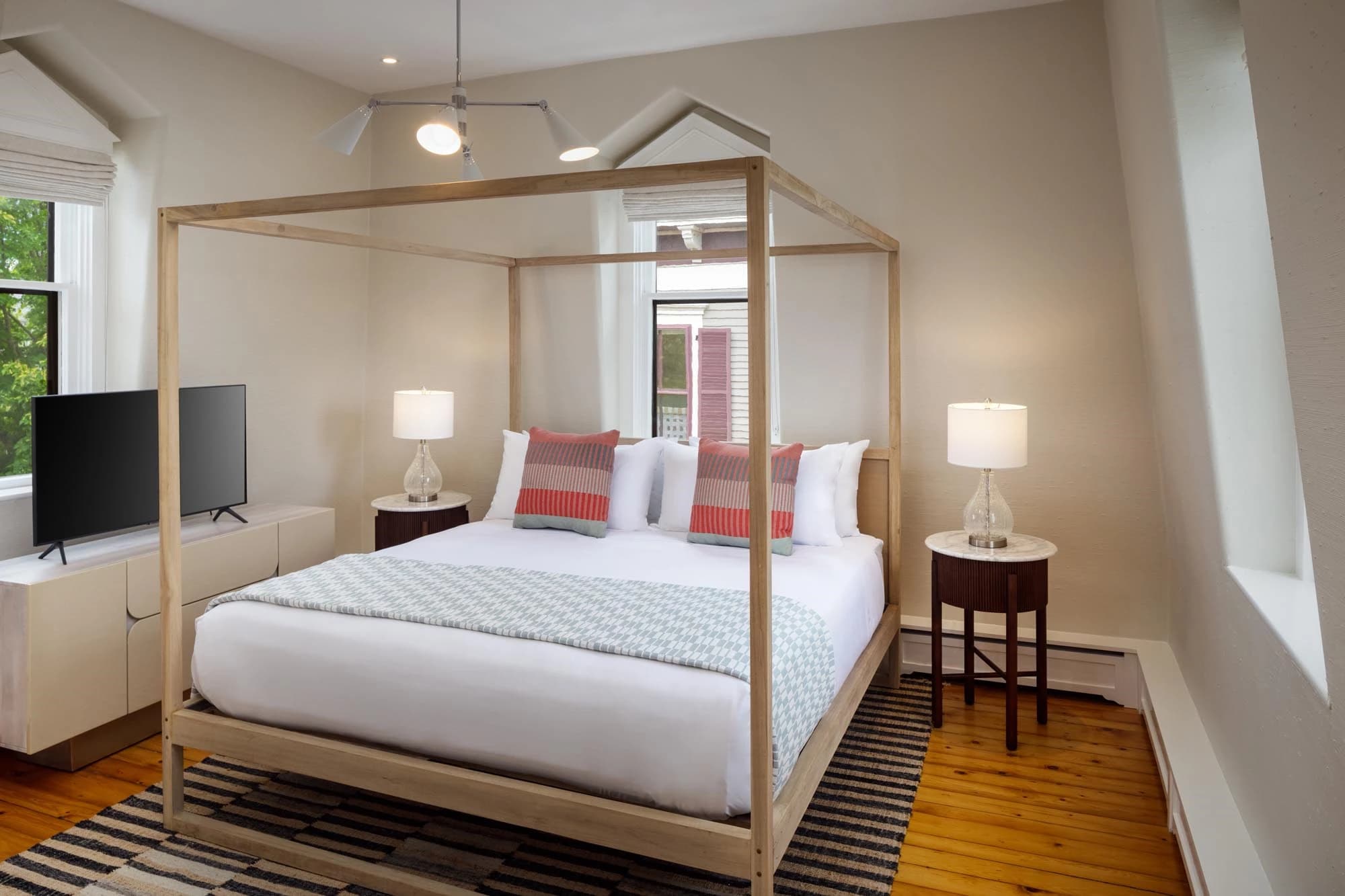 King ADA Room — The Swain House