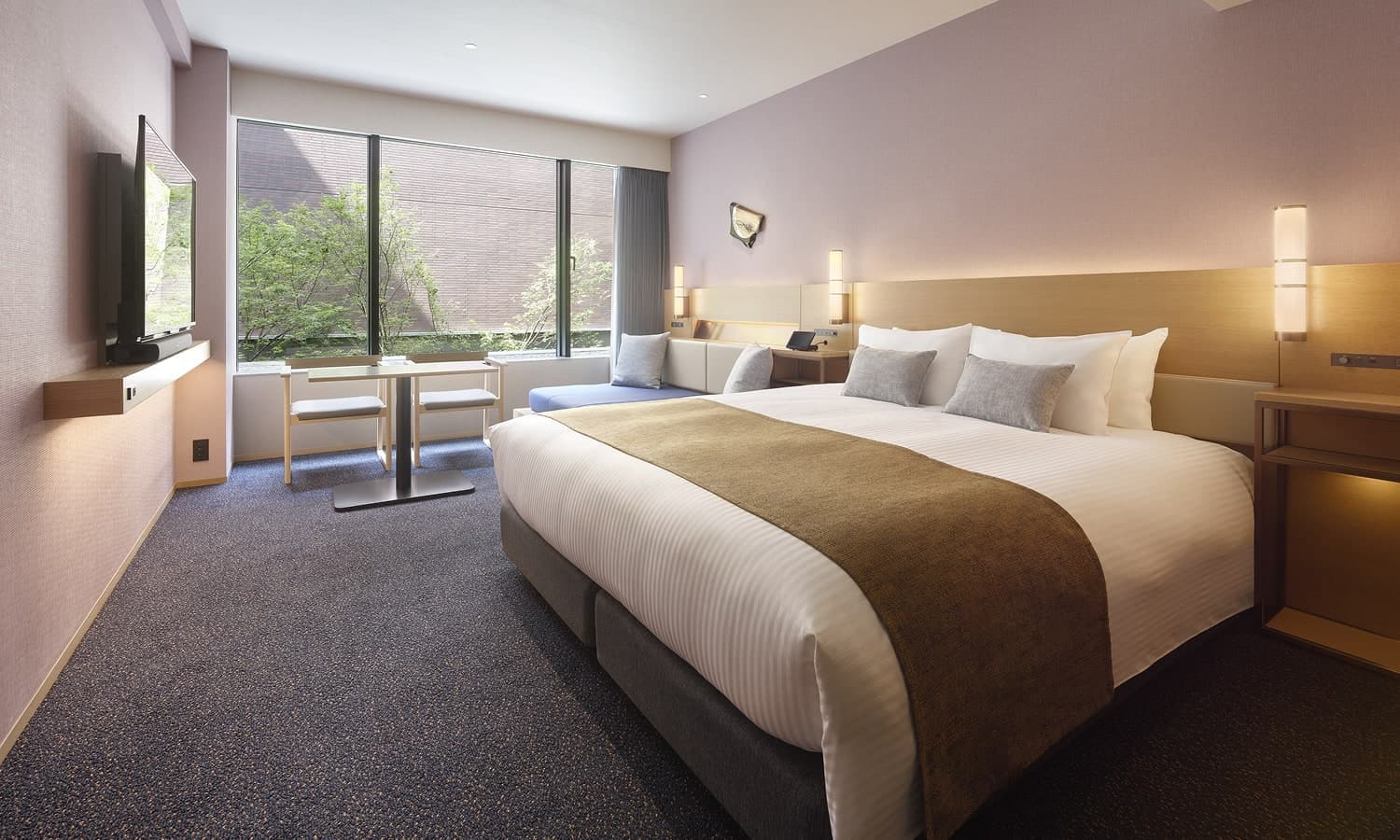 Superior, 1 bed King (+extra)