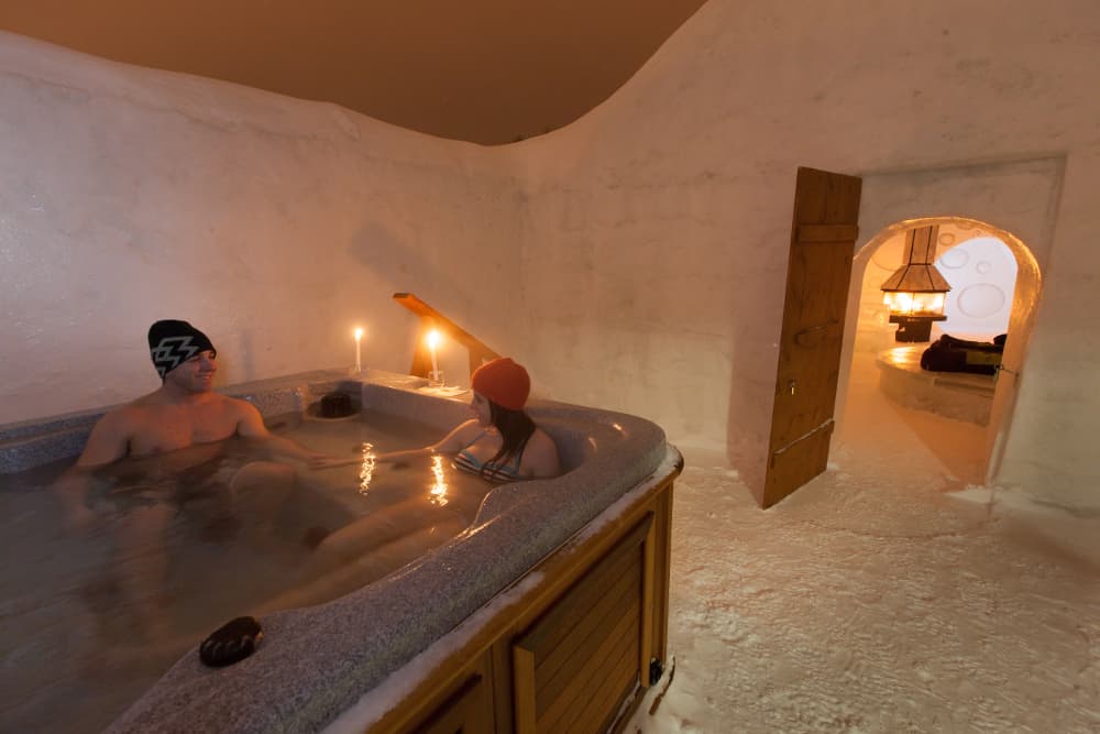 Premium Deluxe Suite with Fireplace, Private Hot Tub and Sauna (1 bed)