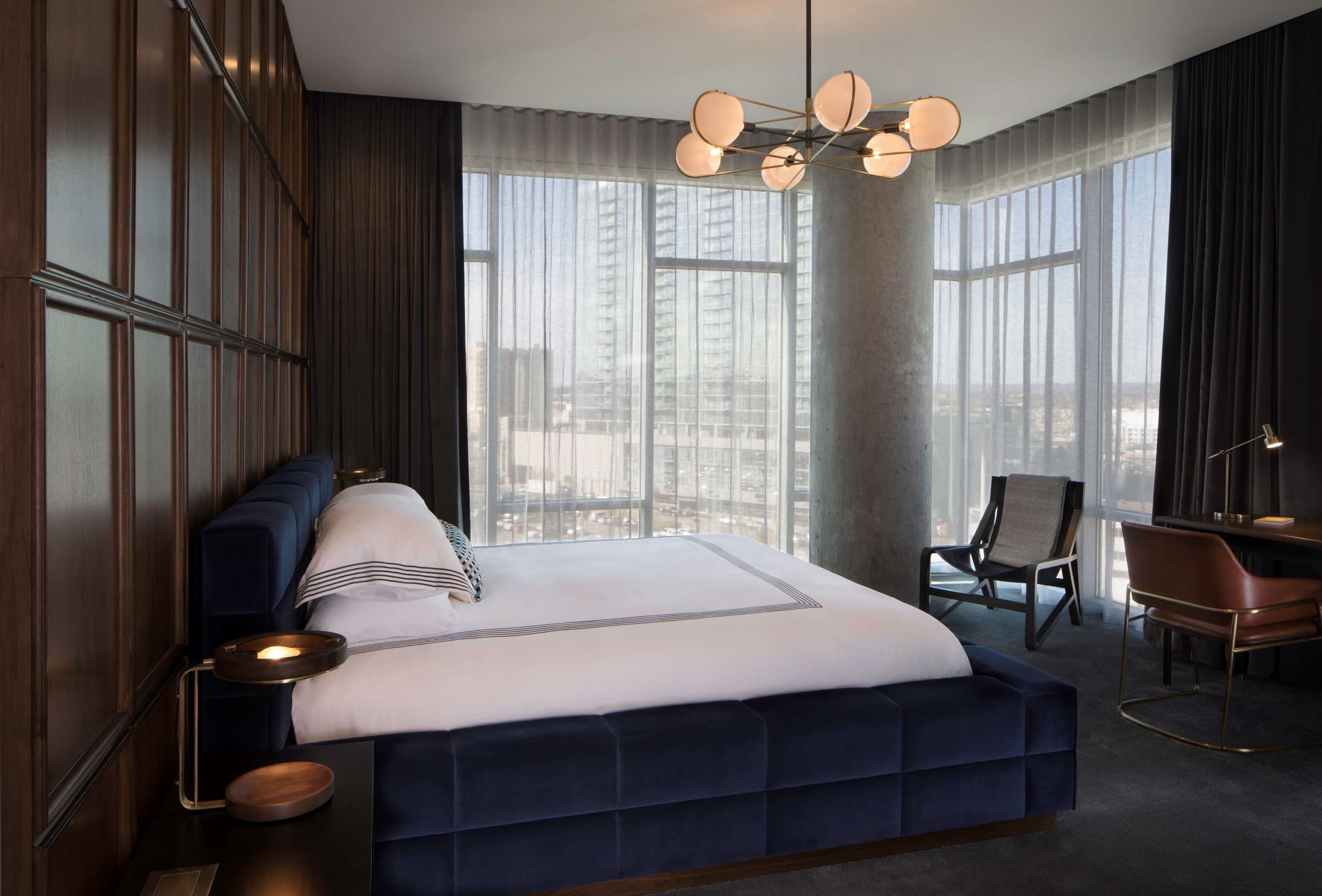 1 King Bed with Neighborhood View