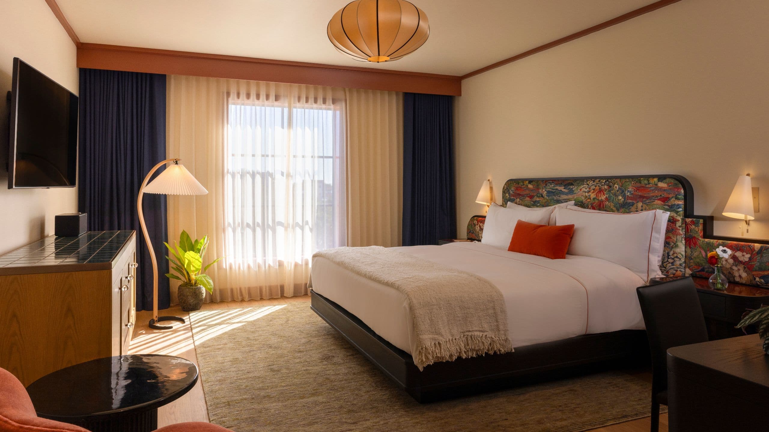 1 King Bed