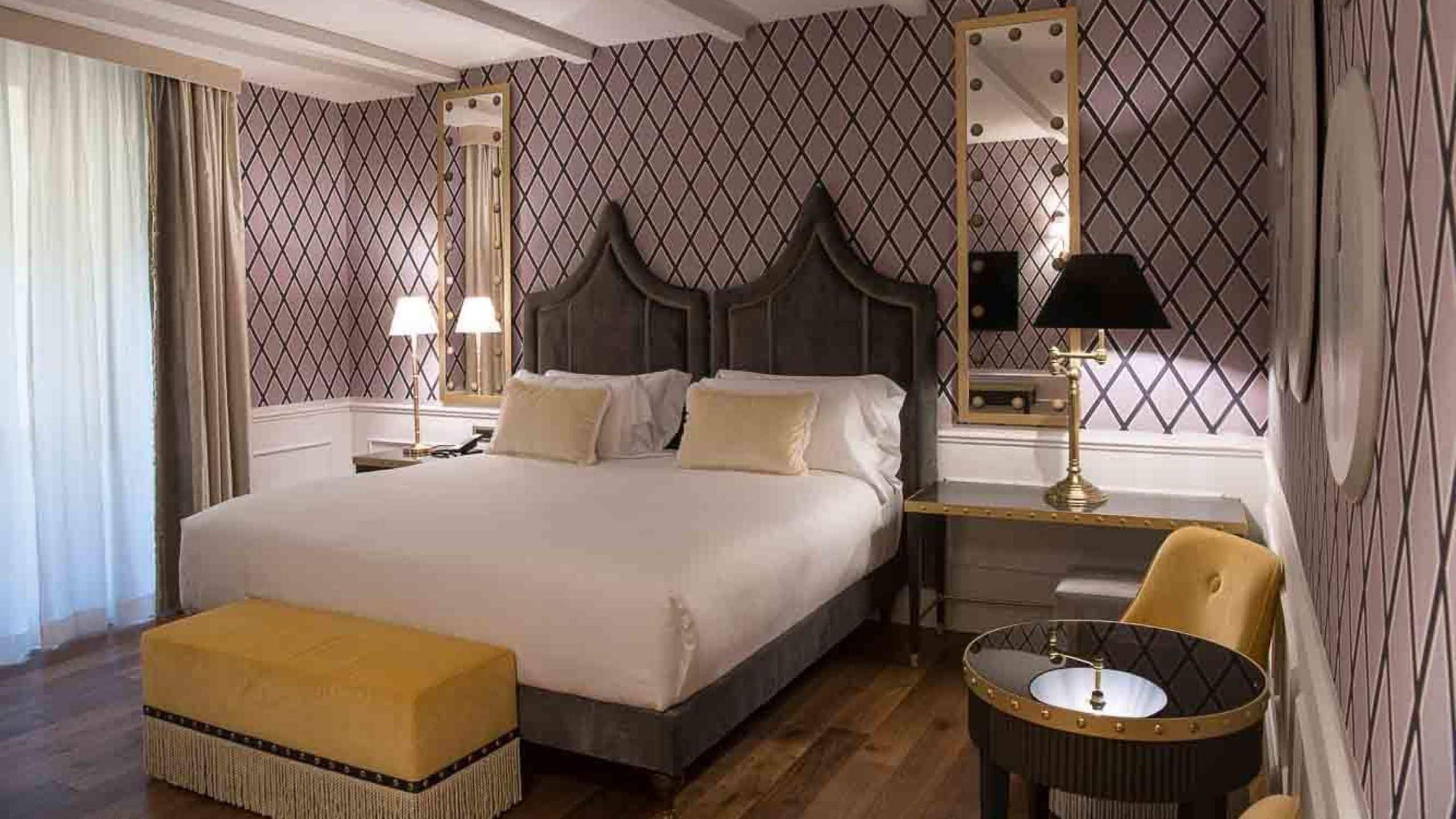 1 King Bed Deluxe